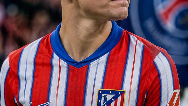 Julian Alvarez's Transfer Speculations Heat Up Amid PSG's Withdrawal