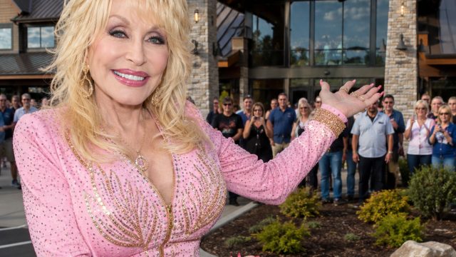 Dolly Parton Launches Travel Stop: A New Landmark in Tennessee | bandar game slot online, rtp royal 